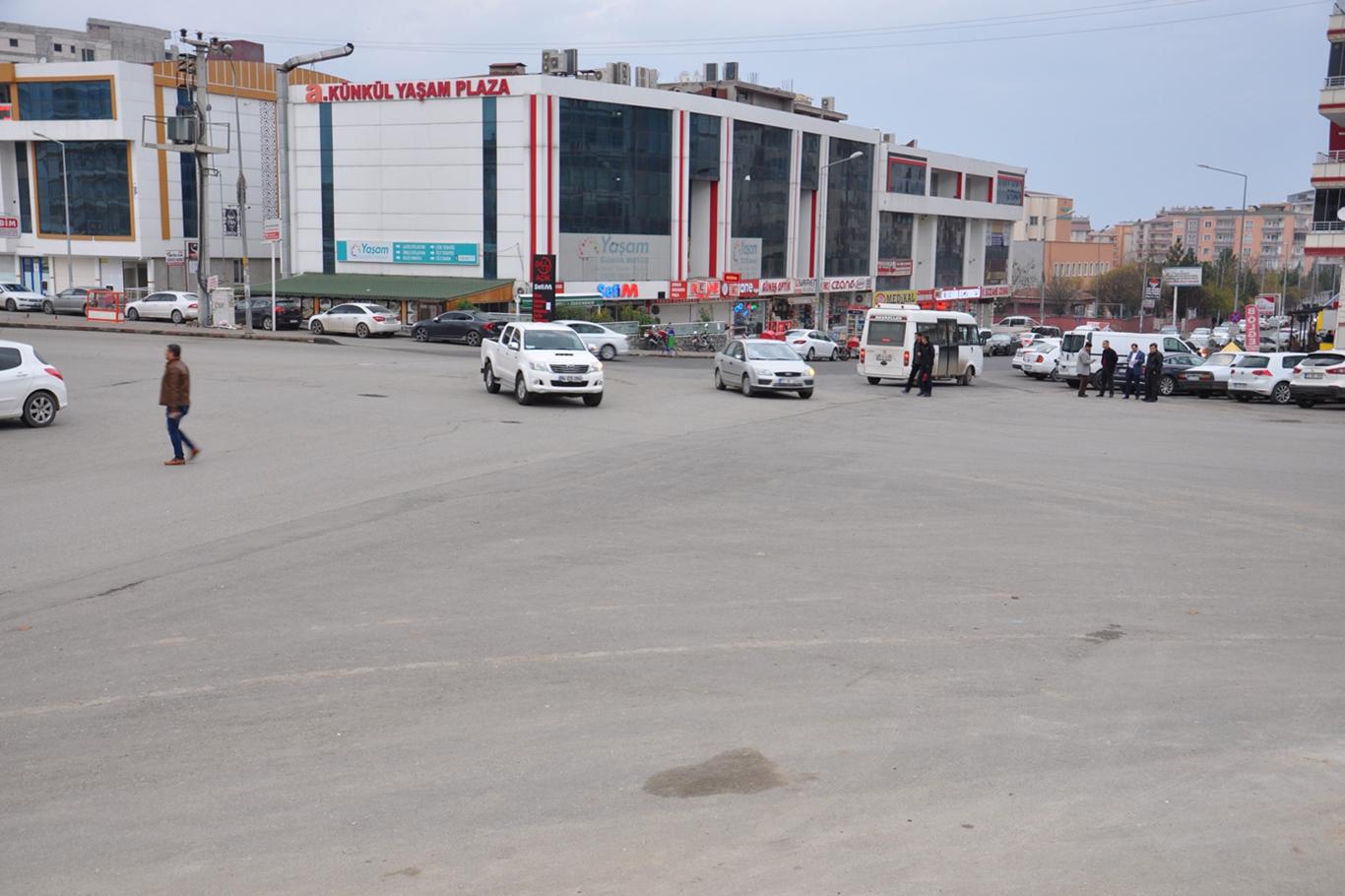 Mahalle sakinlerinden “ışık ve yaya geçidi” talebi Mahalle sakinlerinden “ışık ve yaya geçidi” talebi